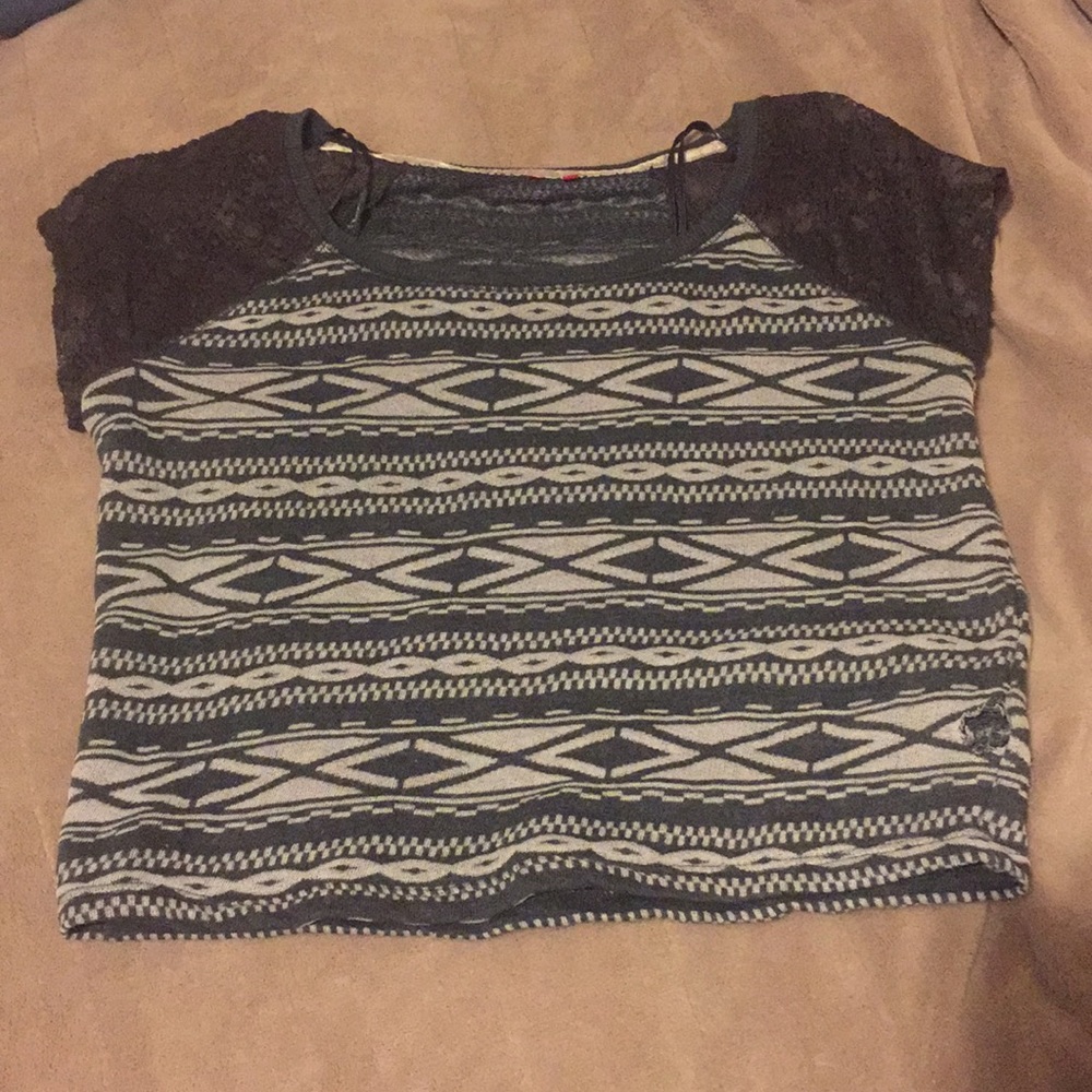 Loose fitting tribal print crop top